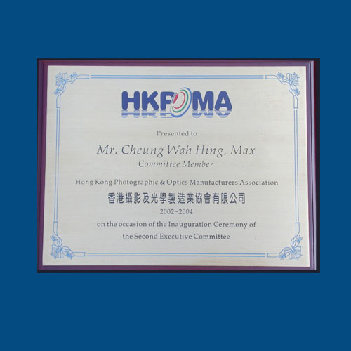 Honored as a member of "Hong Kong Photographic and Optical Manufacturing Association" from 2002 to 2004